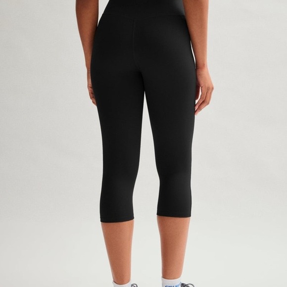 Girlfriend Collective Compressive High-Rise Capri Leggings - Picture 2 of 7